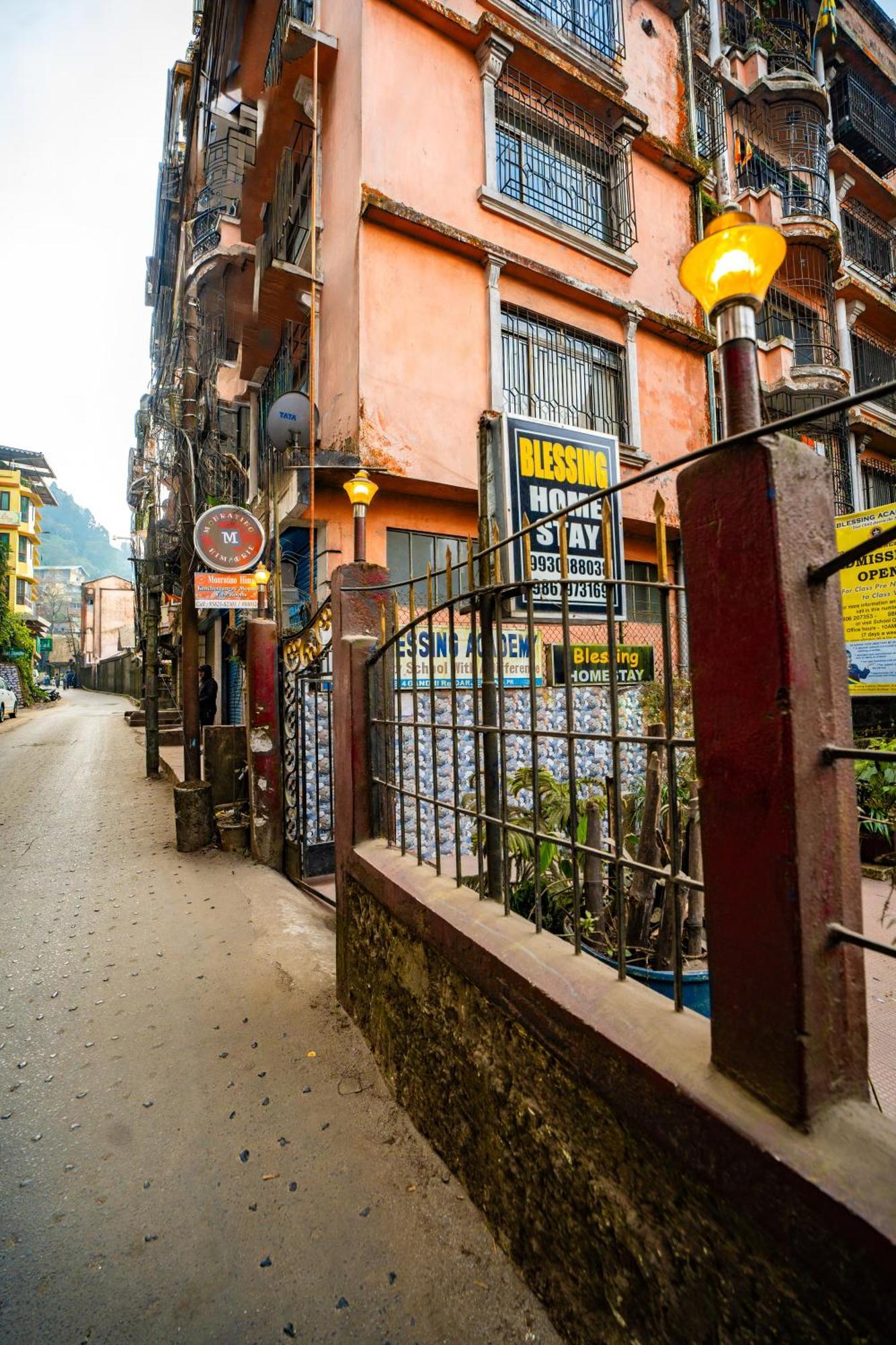 Monratino Himadrie -2 Mins Walk From Mall Road - All Rooms Have Kanchenjunga Mountain View 大吉岭 外观 照片