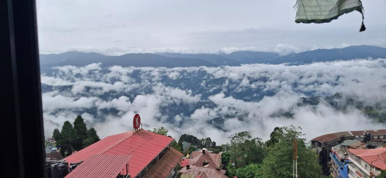 Monratino Himadrie -2 Mins Walk From Mall Road - All Rooms Have Kanchenjunga Mountain View 大吉岭 外观 照片